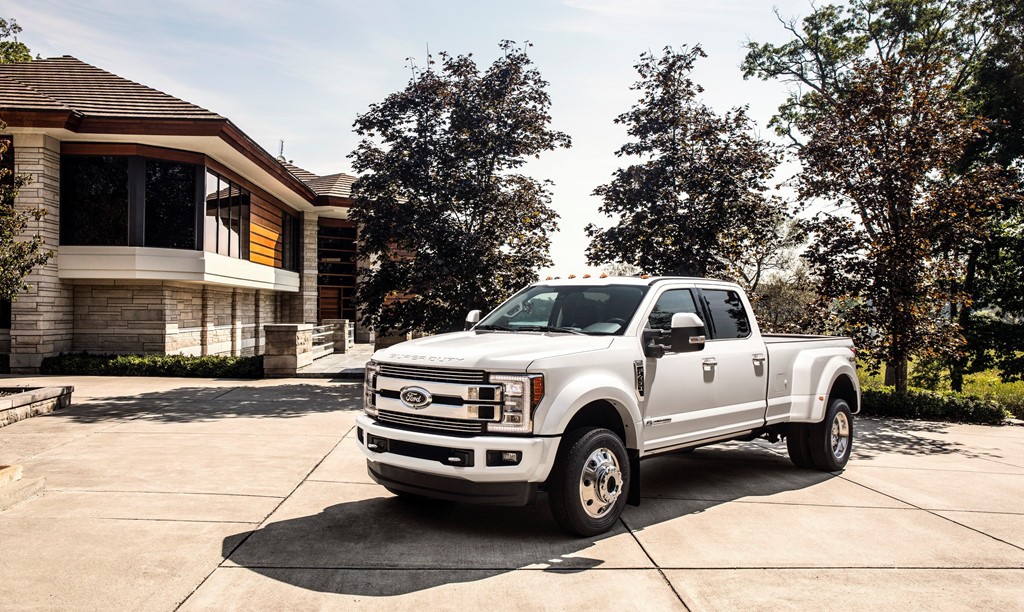 Ford F-450 Limited 2018 là một trong những mẫu  siêu xe bán tải đắt giá nhất hiện nay. Dòng xe bán tải này vừa ra mắt đầu tháng 10/2017 vừa qua và có giá lên đến 100.000 USD.